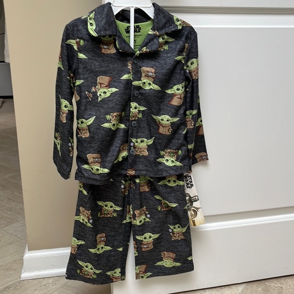 Disney Star Wars Mandalorian pajama set - Picture 4 of 8